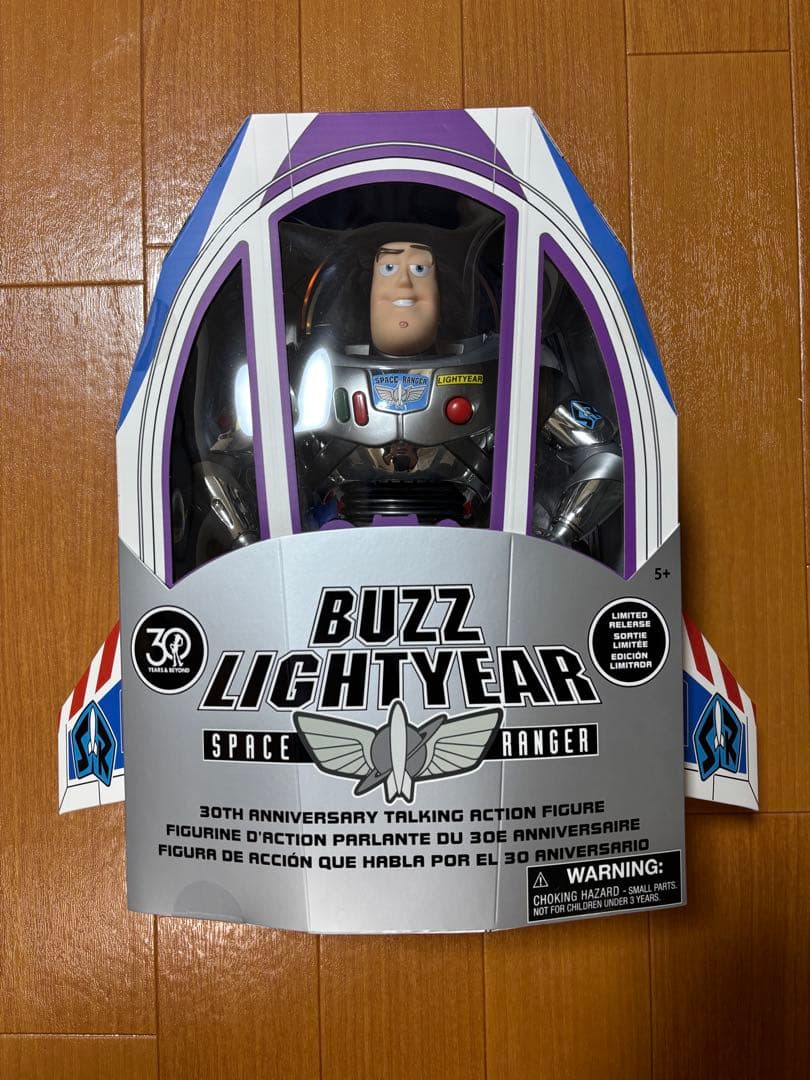 トイストーリー　バズライトイヤー　30周年記念グッズ トイ・ストーリー 30周年 リアルサイズトーキングフィギュア バズ