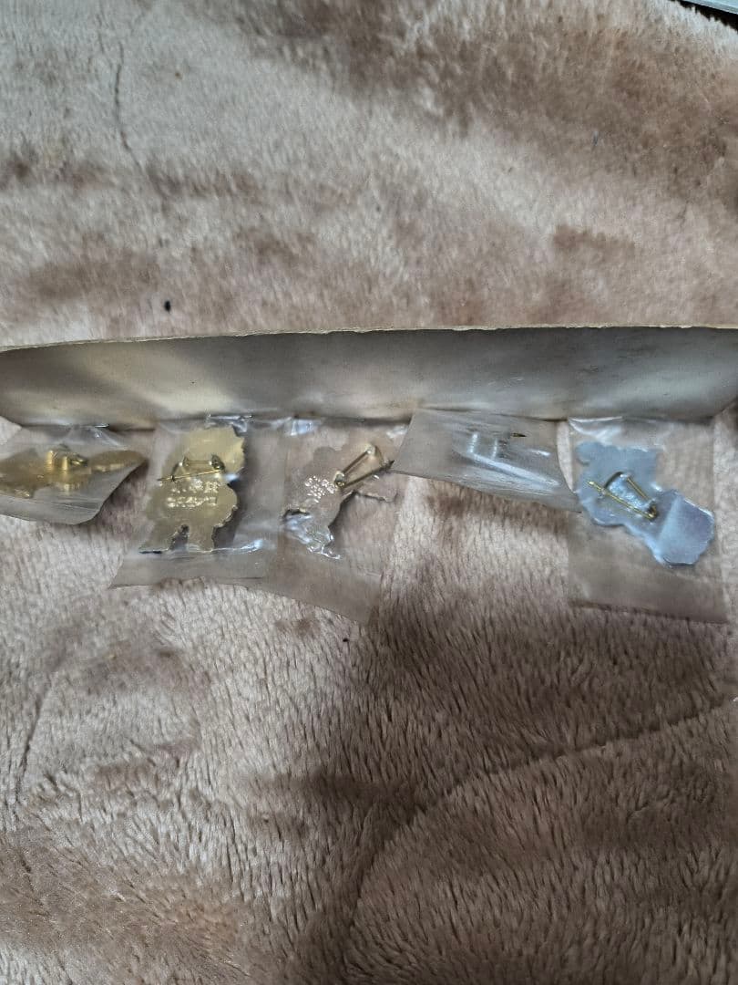 帰ってきたウルトラマン当時物小学館おたのしみデパート怪獣バッチ昭和