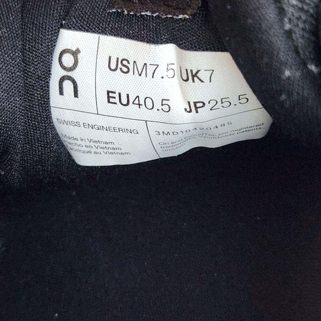 【人気美品✨】On CIoudsurfer スニーカー 黒 25.5cm 厚底