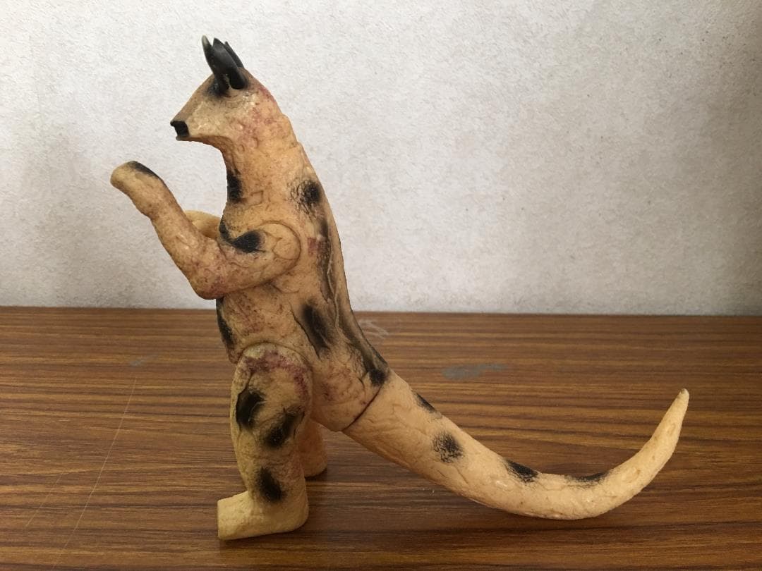 BANDAI・ バンダイ・エレキング・1983年・ソフビ - メルカリ