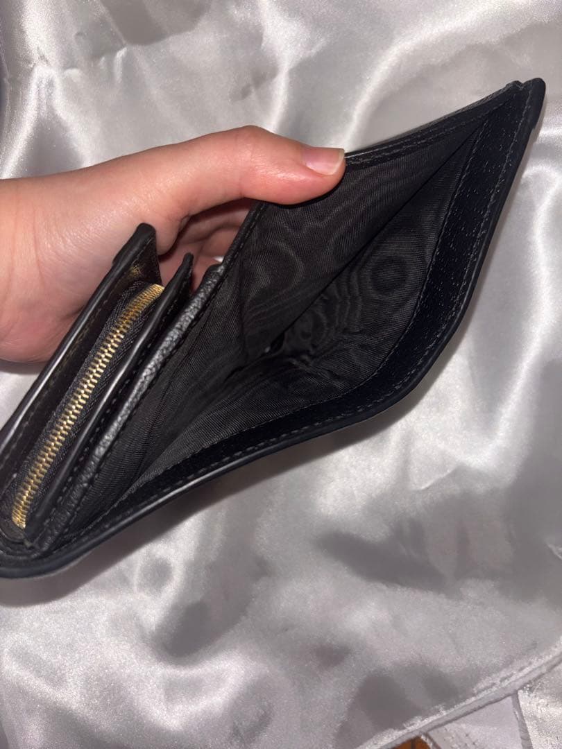 GUCCI GGロゴ 二つ折り財布 ブラック 最終値下げ - メルカリ