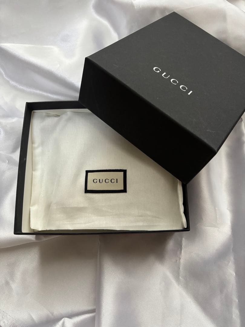 GUCCI GGロゴ 二つ折り財布 ブラック 最終値下げ - メルカリ