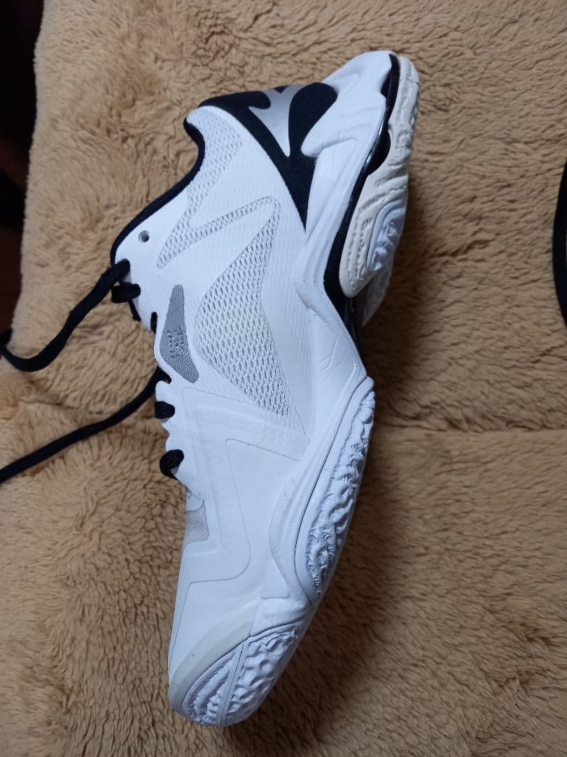 mizuno　バレーボールシューズ(ウエーブライトニングZ8)23.5cm