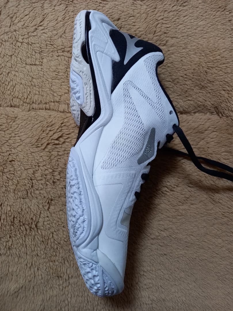 mizuno　バレーボールシューズ(ウエーブライトニングZ8)23.5cm