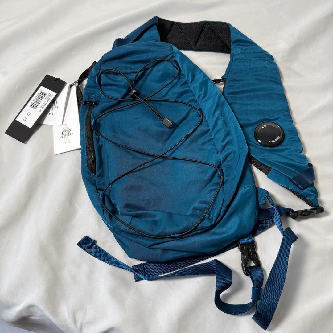 【定価4.2万/あおば着用】C.P.Company ボディ バッグ ブルー