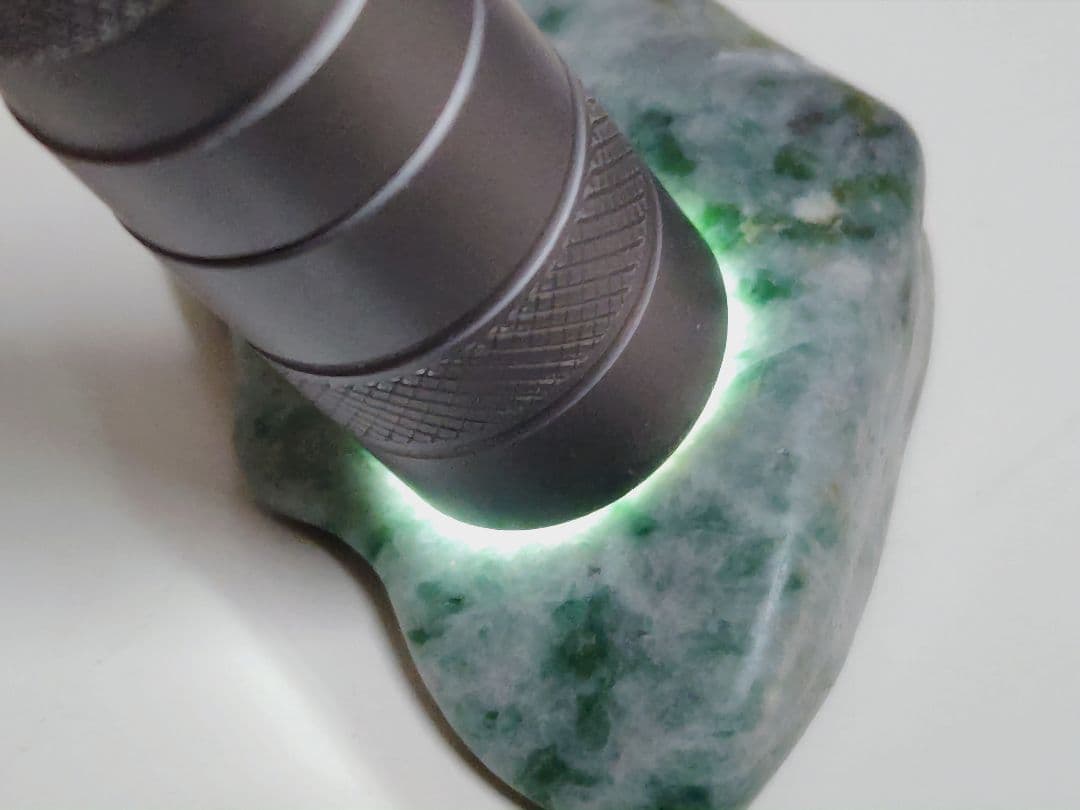 糸魚川156 翡翠 77g ヒスイ 原石 鑑賞石 自然石 誕生石 鉱物 鉱石