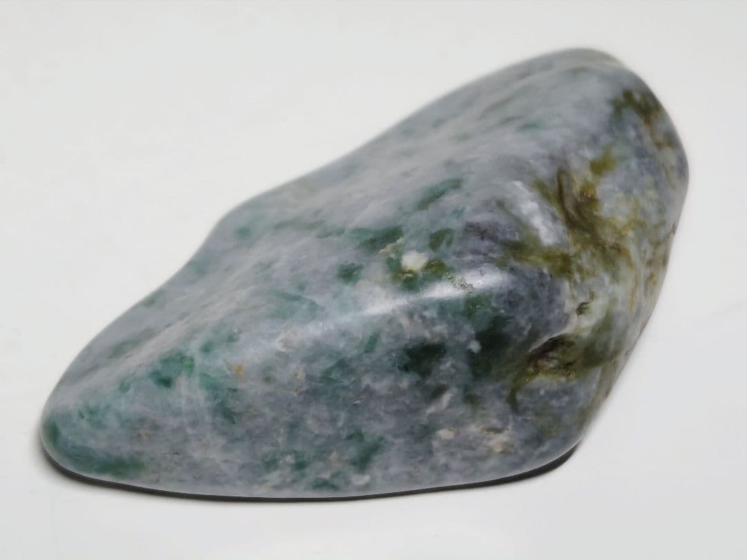 糸魚川156 翡翠 77g ヒスイ 原石 鑑賞石 自然石 誕生石 鉱物 鉱石