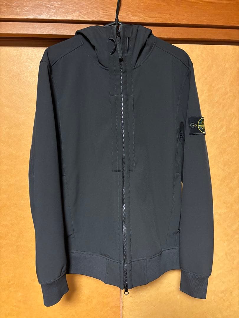 Stone シェルジャケット 長いシーズン活躍するおすすめの高機能シェルジャケットをご紹介致し