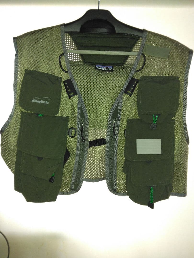 patagonia フィッシングベスト オリーブグリーン - メルカリ