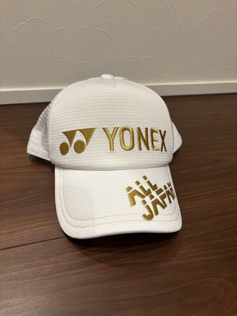 YONEX ホワイトキャップ ゴールドロゴ - メルカリ
