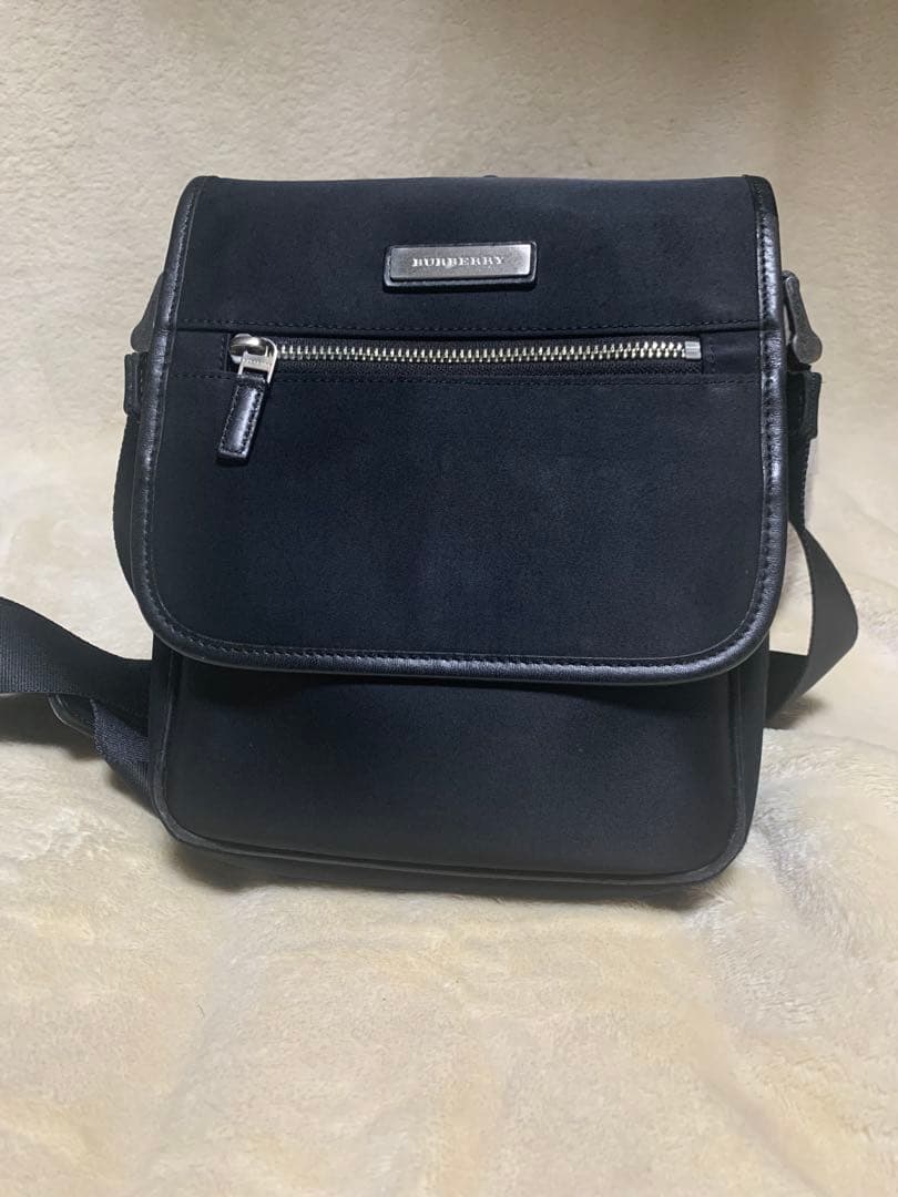 良品】バーバリー ナイロンショルダー 黒 ノバチェック - メルカリ