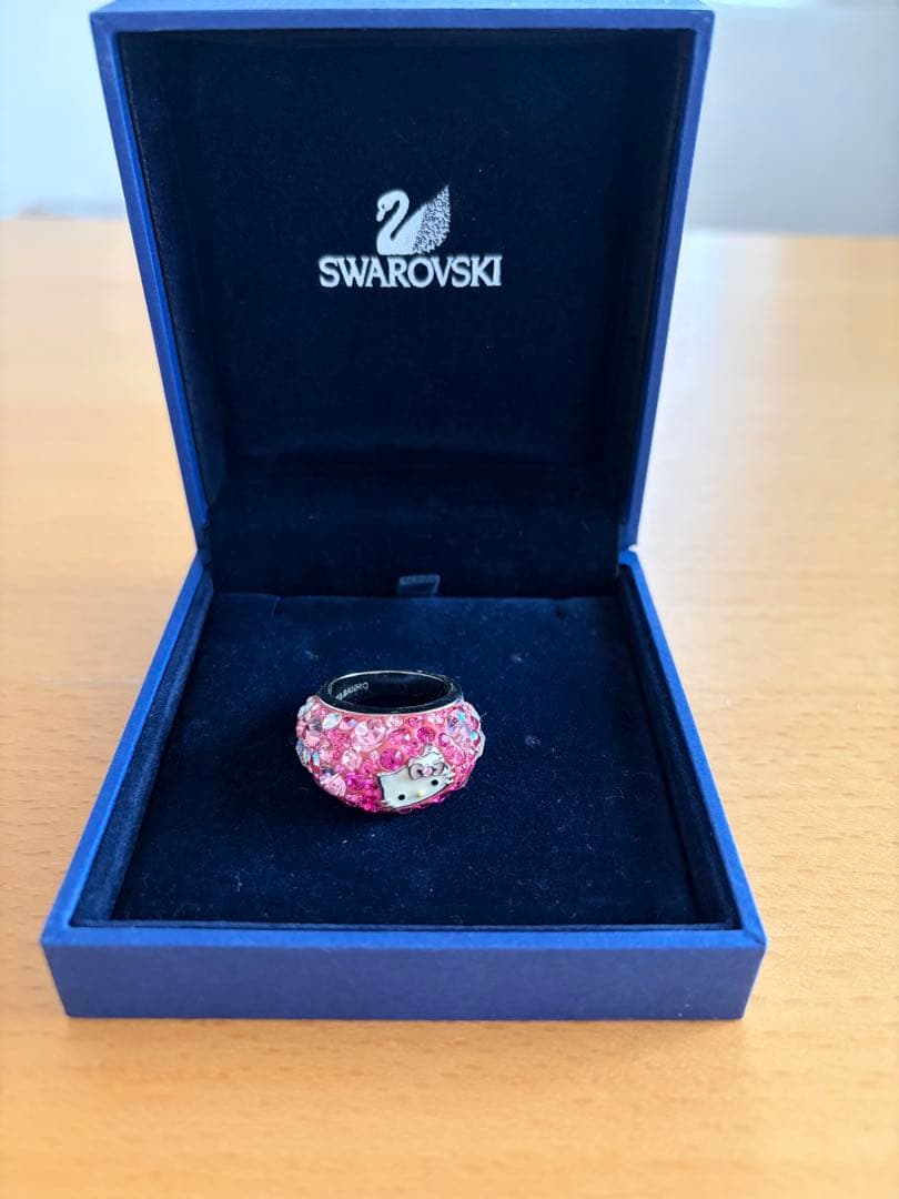 Swarovski ハローキティリング　ピンク　キラキラ　☆廃盤・希少品☆ SWAROVSKI（スワロフスキー） 『ハローキティ Hello Kitty Small Chic