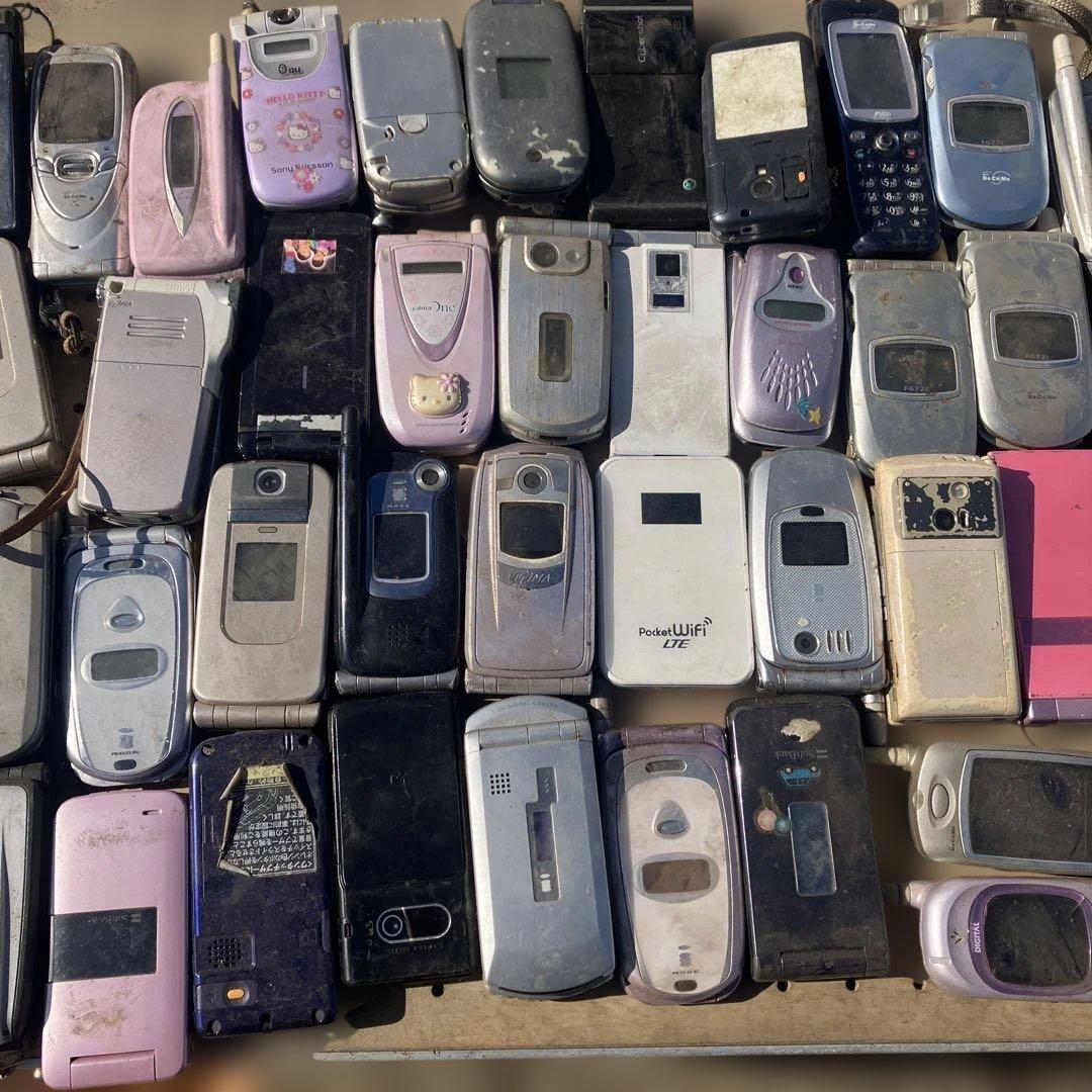 ガラケー46種ジャンク扱い ガラケー46種ジャンク扱い - メルカリ