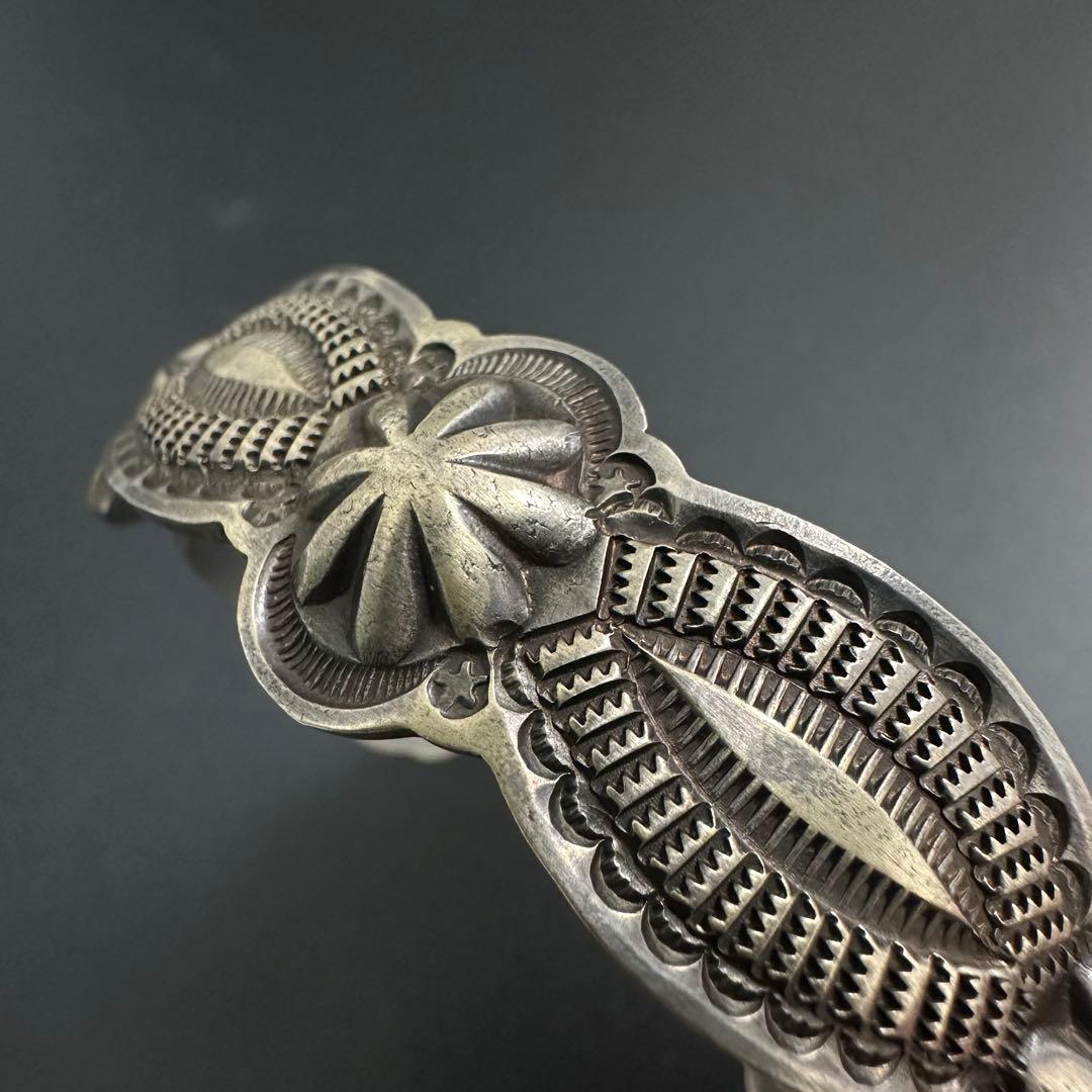 Navajo Gary Reeves 5連コンチョ スタンプワーク バングル - メルカリ