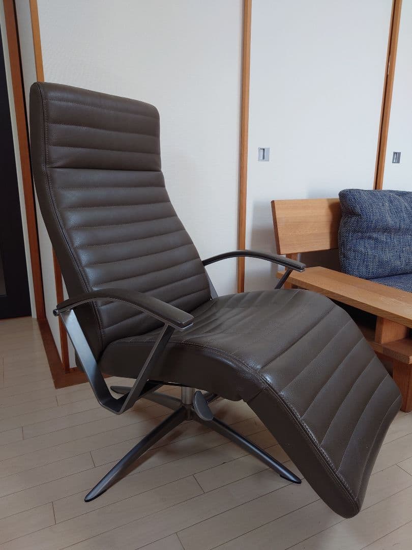 【ほぼ未使用】KEBE 総革張りパーソナルリクライニングチェア KE-23 ケべ/KEBE リクライニングチェア フットレスト付 黒 デンマーク 中古