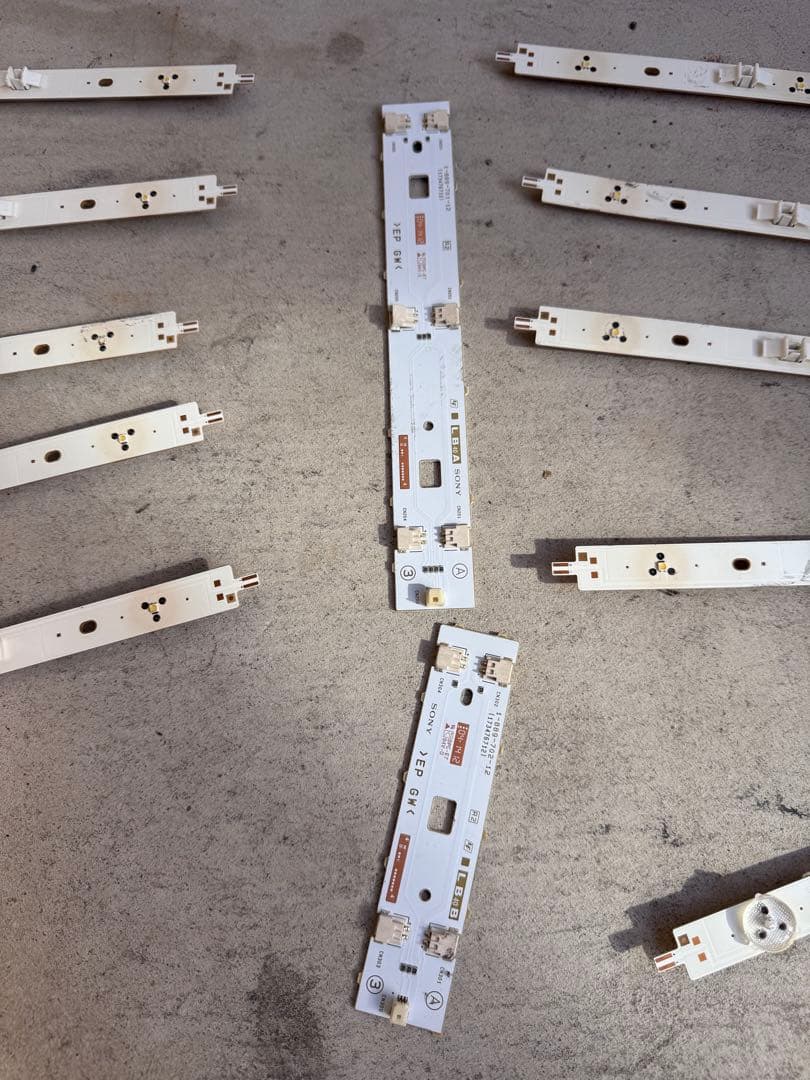 ソニー KDL-40W600B液晶テレビの基盤と配線類(ジャンク) - テレビ買う