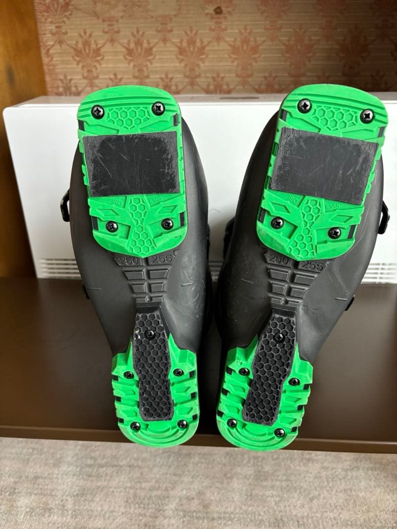 HEAD VECTOR EVO 120スキーブーツです。ブラック/グリーン - メルカリ