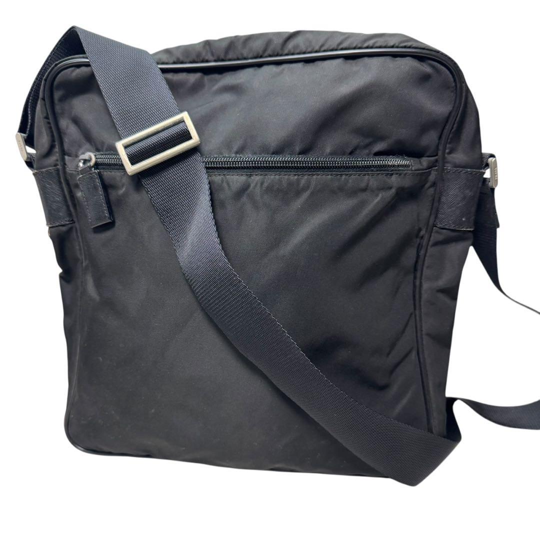 プラダ　PRADA ショルダーバッグ　三角ロゴ　メッセンジャーバッグ PRADA プラダ ナイロン ショルダーバッグ 黒 メッセンジャー 三角ロゴ