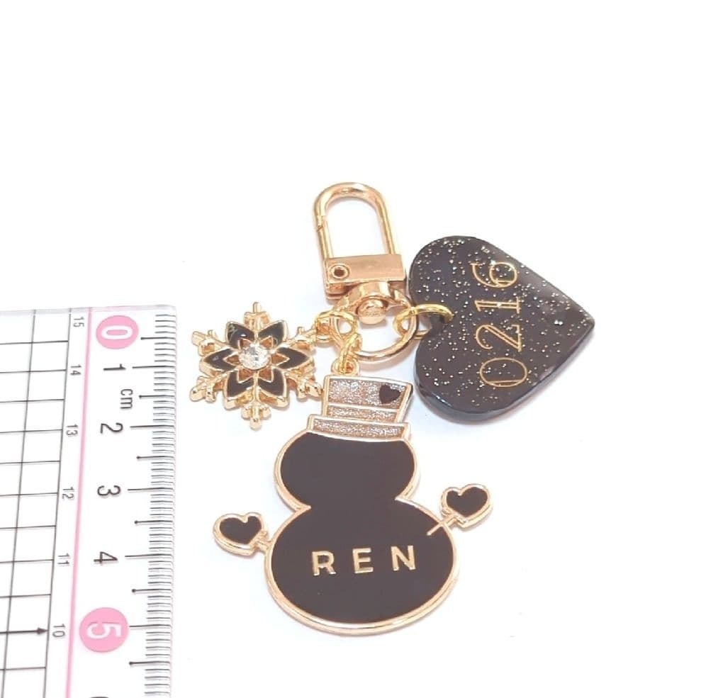 《名入れ・まとめ買割》スノーマン　ハンドメイド　キーホルダー　メンカラ