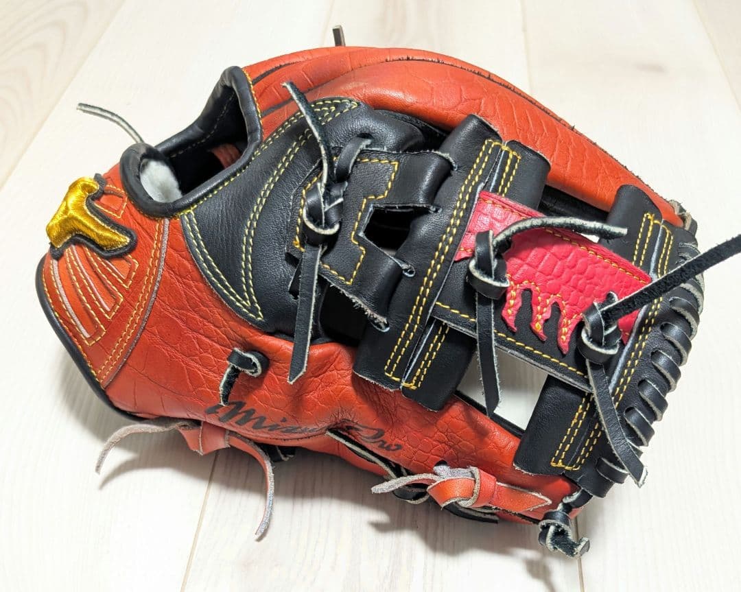 ミズノプロ オオサカ茶屋町店 直営限定 クロコ柄 赤黒 - メルカリ