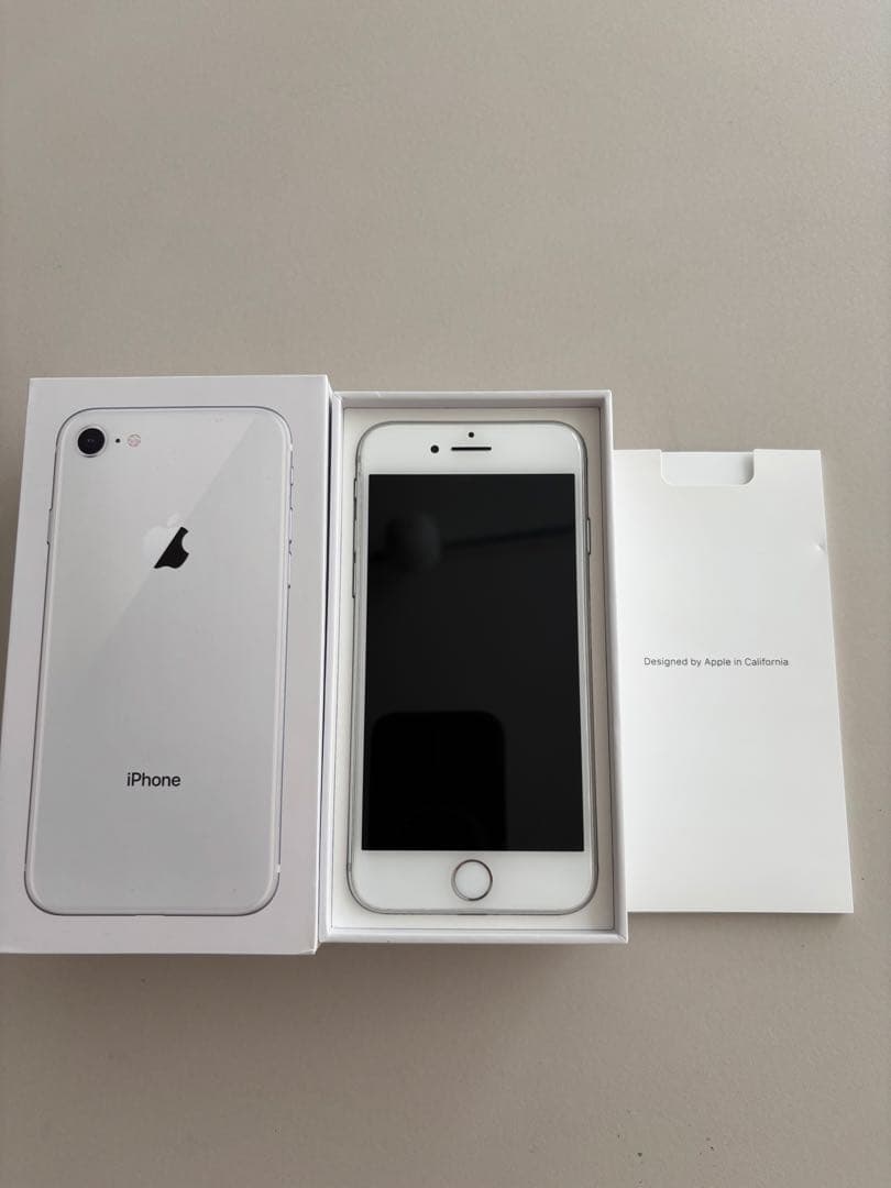 Apple iPhone 8 シルバー 本体 - メルカリ