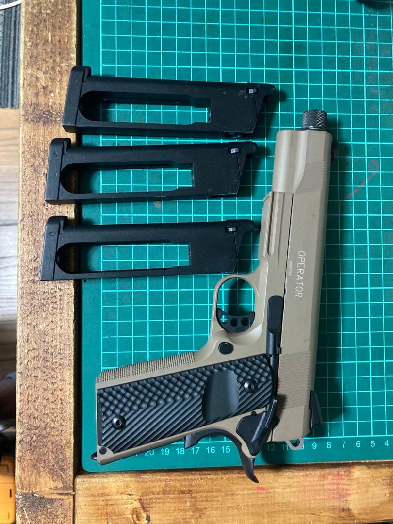 カーボネイト　M45 CQP タンカラー ガスガン マガジン3本付き CARBON8（カーボネイト） M45 CQP と DOC を比較！