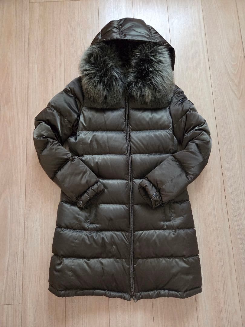 PRADAオリーブグリーン ファー付きダウンジャケット38 - メルカリ