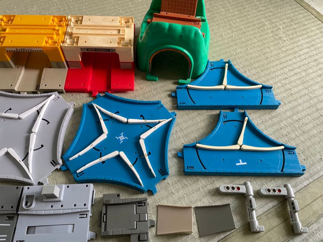 トミカ プラロード道路セット　モータートミカのバス付