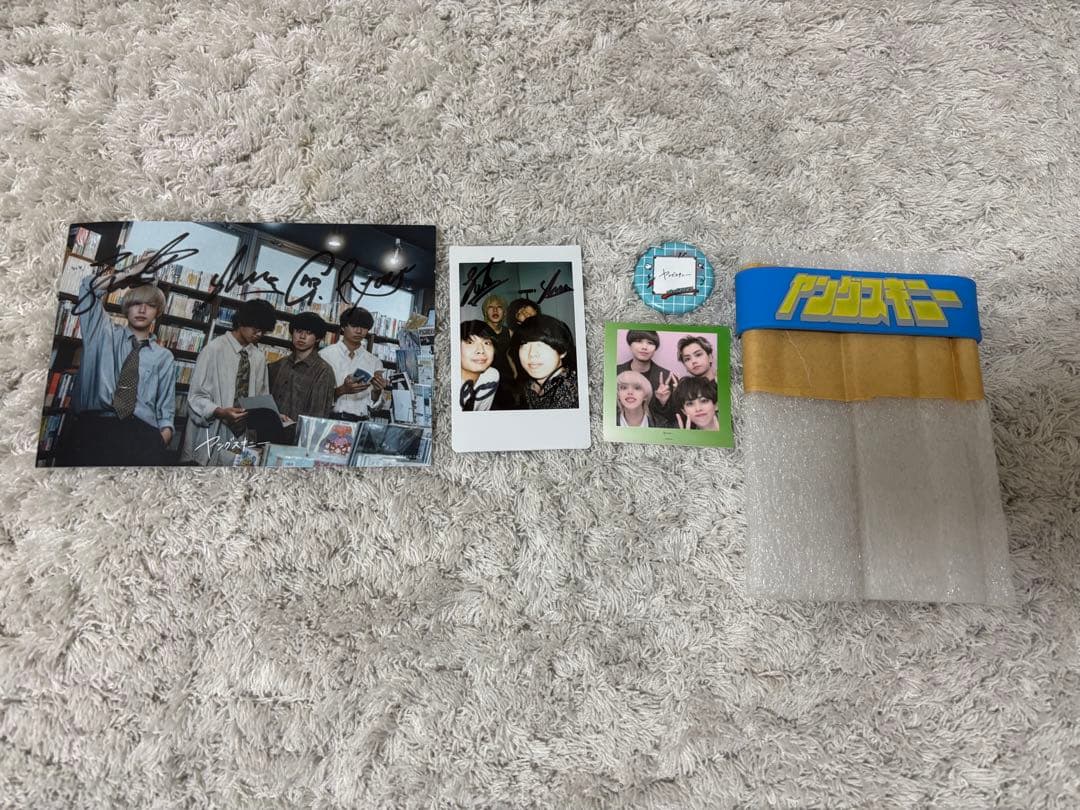 ヤングスキニー　タオル　サイン入りチェキと写真　 ラバーバンド　缶バッチ