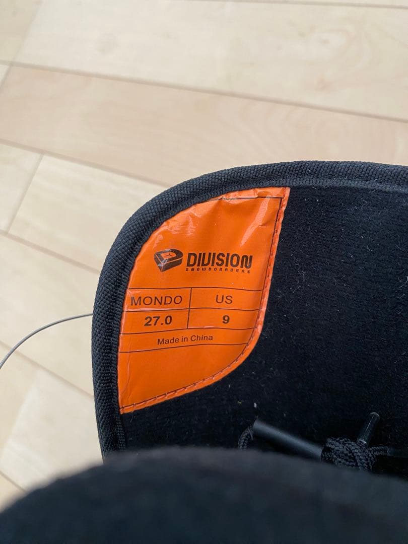 DIVISION スノーボードブーツ BOAシステム 黒/赤　27.0cm