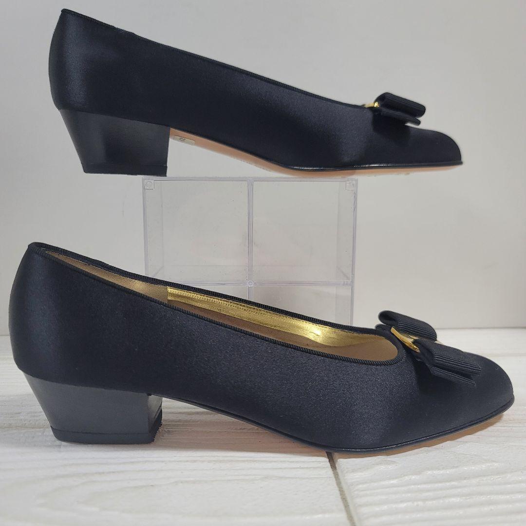 【極美品】FERRAGAMO ヴァラ パンプス 5.5C(23cm) ブラック