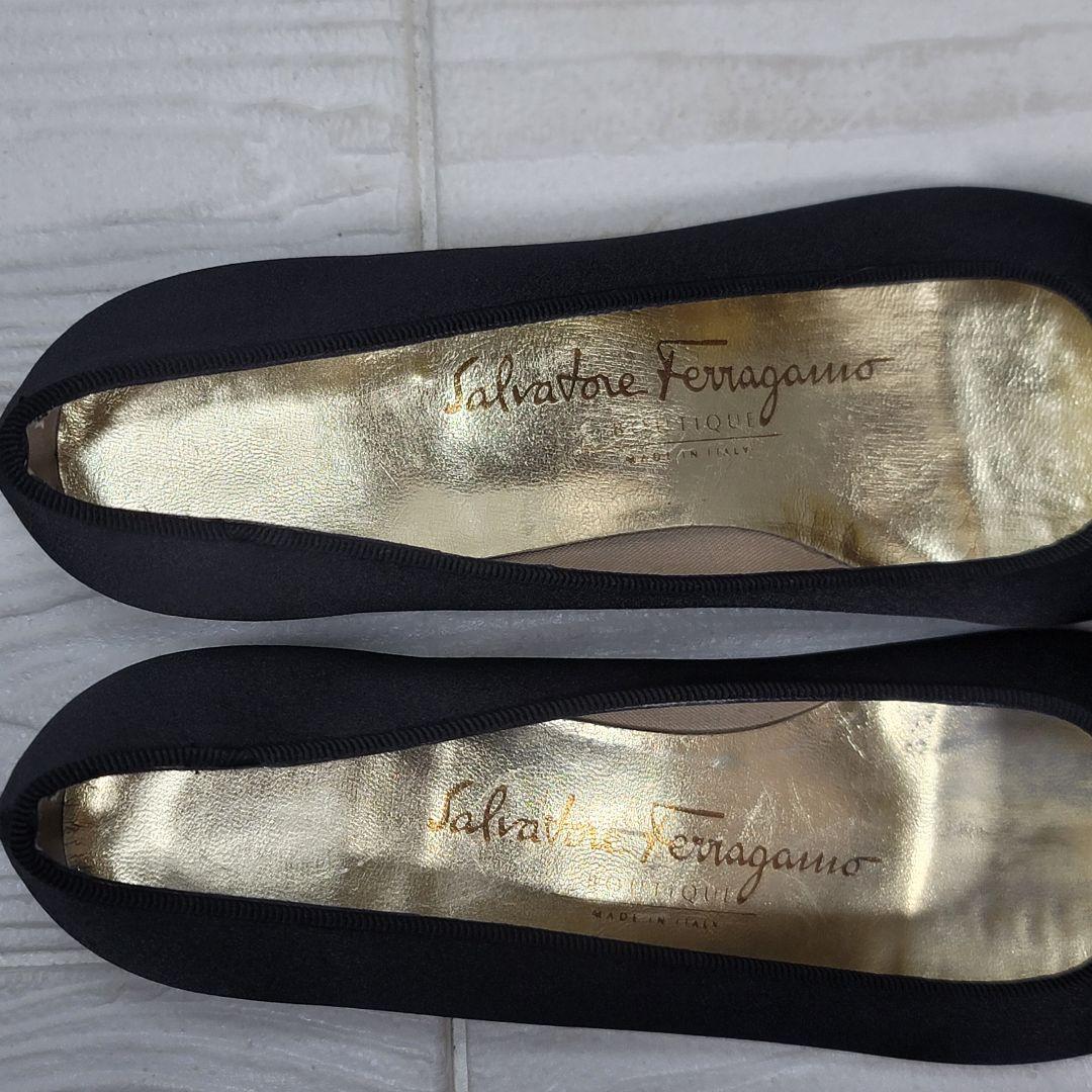 【極美品】FERRAGAMO ヴァラ パンプス 5.5C(23cm) ブラック