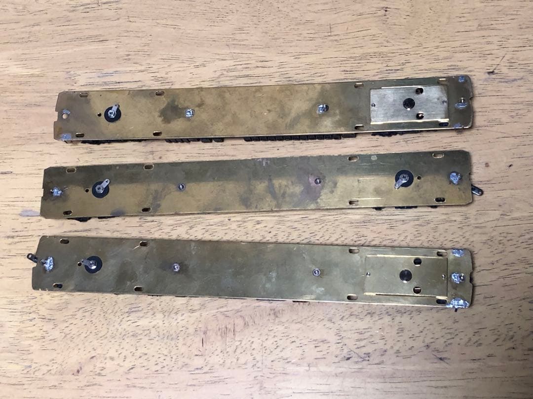 タニカワ 近鉄2250系3扉化3両セット、組立途中。 - 鉄道模型オンライン