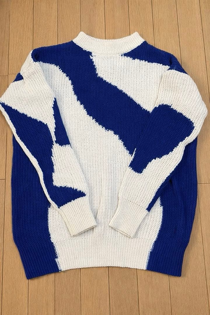 青白抽象模様 ニットセーター - メルカリ