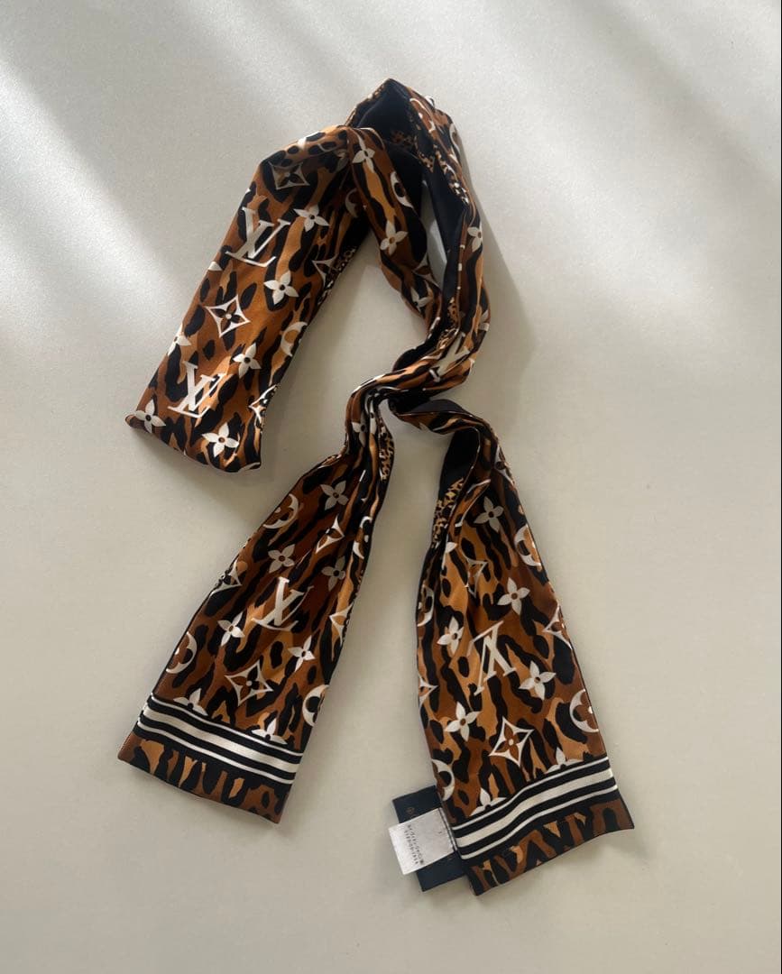 Louis Vuitton 激レアレオパードヒョウ柄 スカーフ美品‼️ - メルカリ