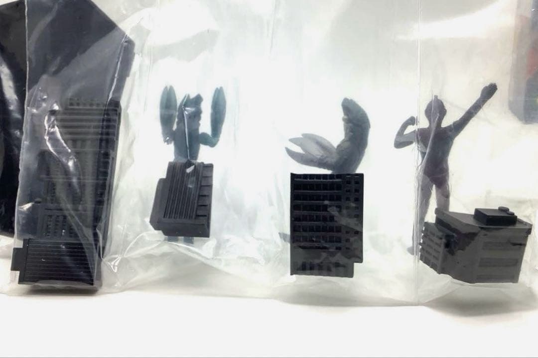 ウルトラ怪獣戯画 侵略者を撃て ウルトラマン バルタン星人 ジオラマ フィギュア