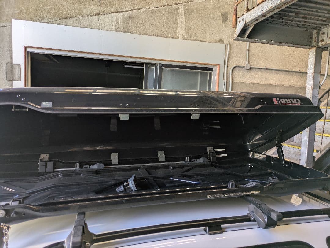 INNO ルーフボックス BR585-BK ローダウンクルーザー　両開き 値下げ！】 INNO ルーフボックス BR585-BK ローダウンクルーザー