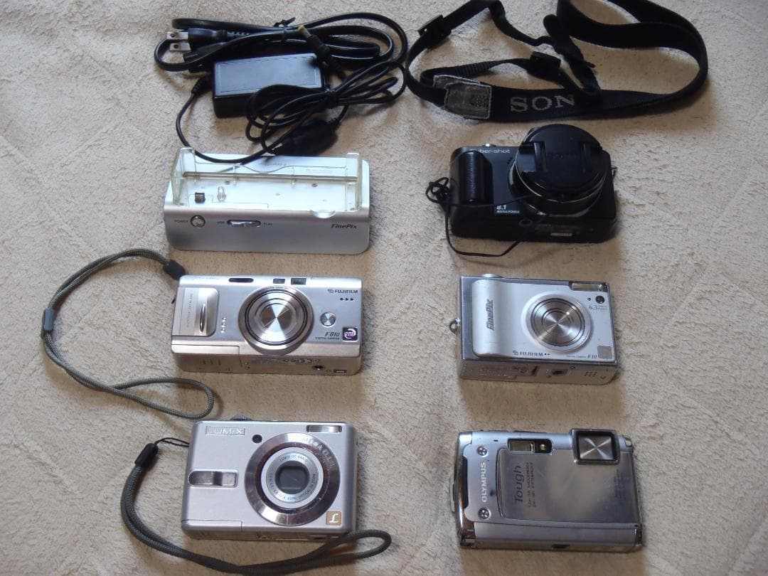 ❤️激レア❤️F810❤️富士フィルム★１台だけ出品。他は付属しません（売切れ）