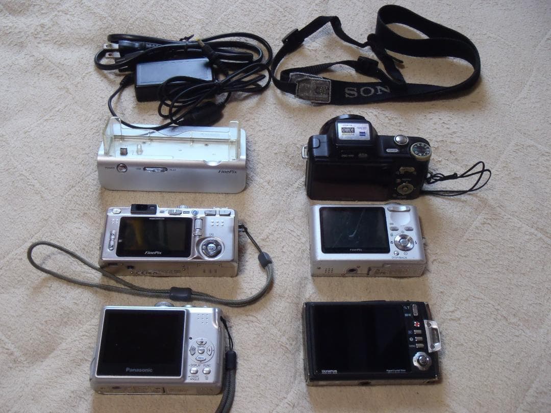 ❤️激レア❤️F810❤️富士フィルム★１台だけ出品。他は付属しません（売切れ）