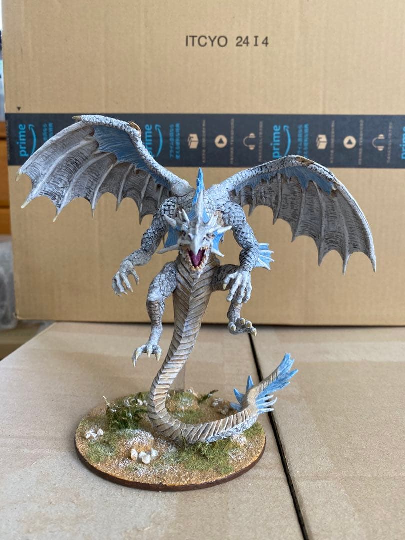 ウォーハンマー TRPG ボードゲーム ミニチュア　塗装済み　ホワイトドラゴン