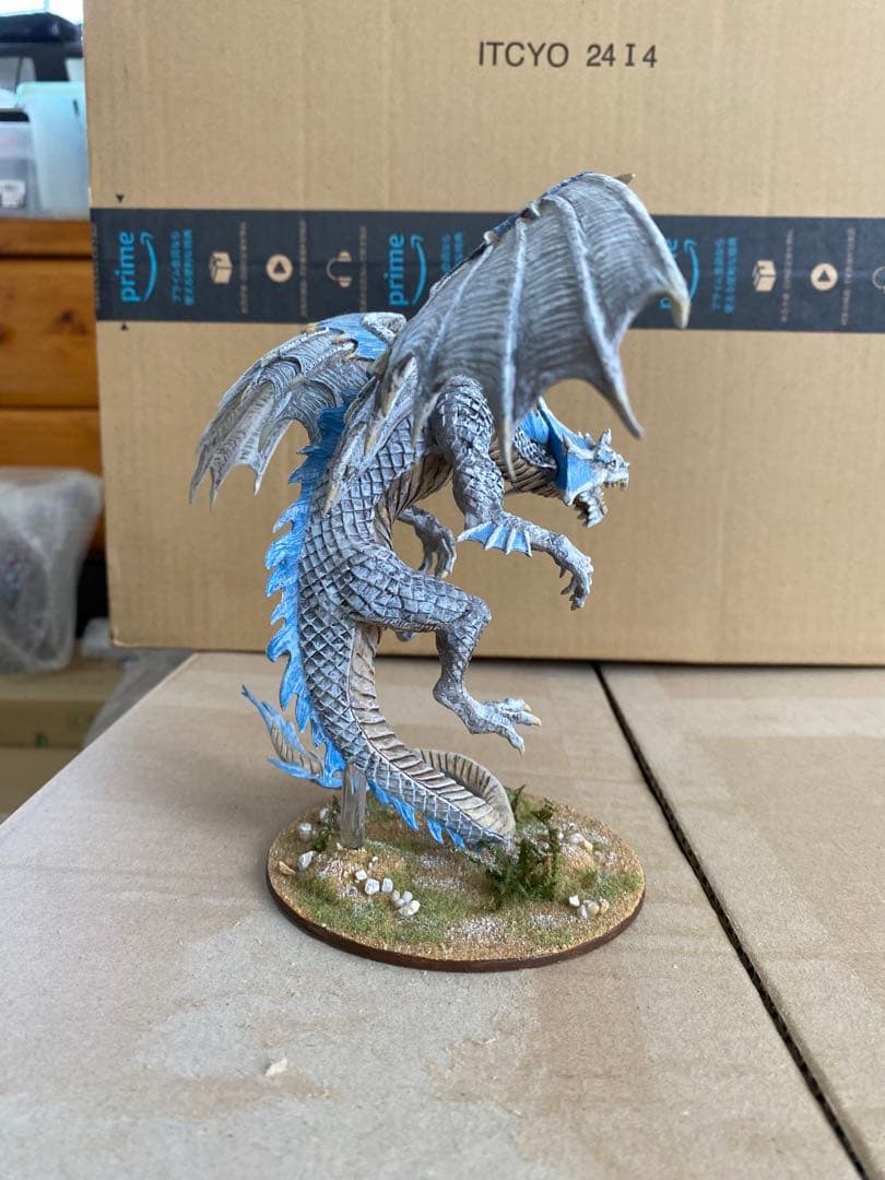 ウォーハンマー TRPG ボードゲーム ミニチュア　塗装済み　ホワイトドラゴン