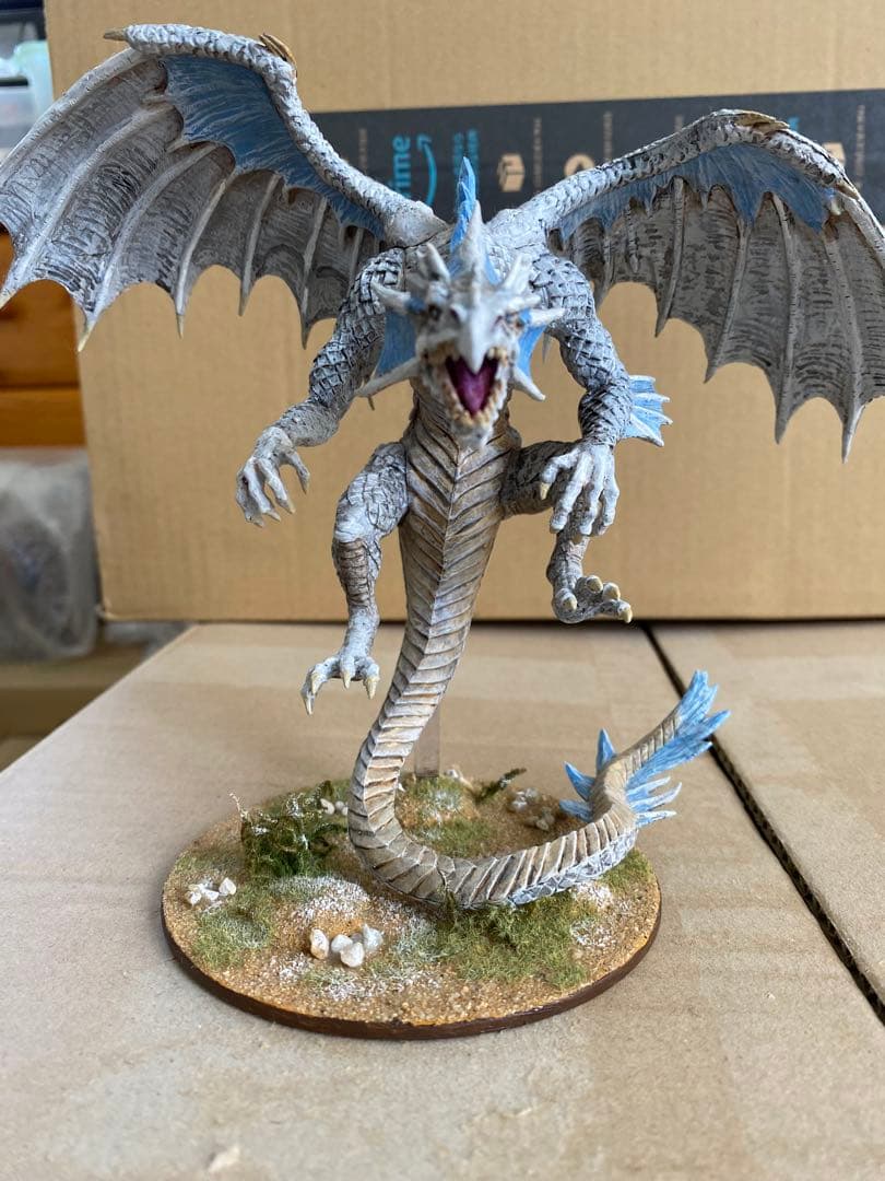 ウォーハンマー TRPG ボードゲーム ミニチュア　塗装済み　ホワイトドラゴン