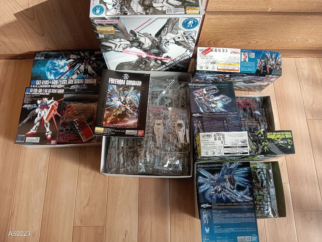 【SEEDシリーズ4点】MGフリーダム2.0銀鏡面 ＆ ライジングフリーダム他