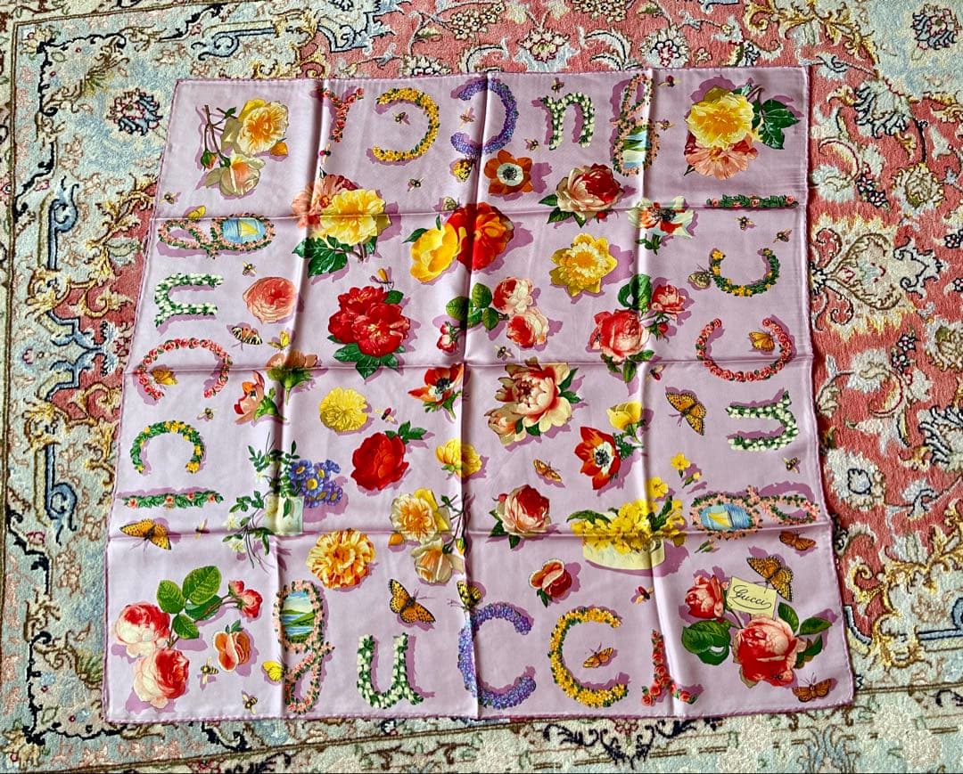 Gucci 花文字 ロゴ入り 大判 シルクスカーフ パープル 蝶々 蜂 グッチ