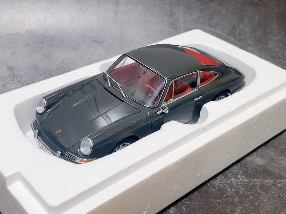 ポルシェミュージアム特注 1/18ポルシェ911 1964 スレートグレー