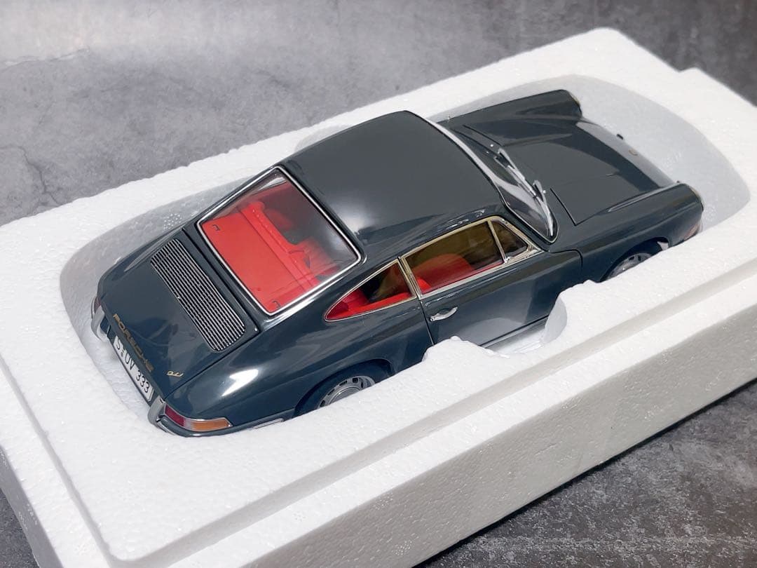ポルシェミュージアム特注 1/18ポルシェ911 1964 スレートグレー