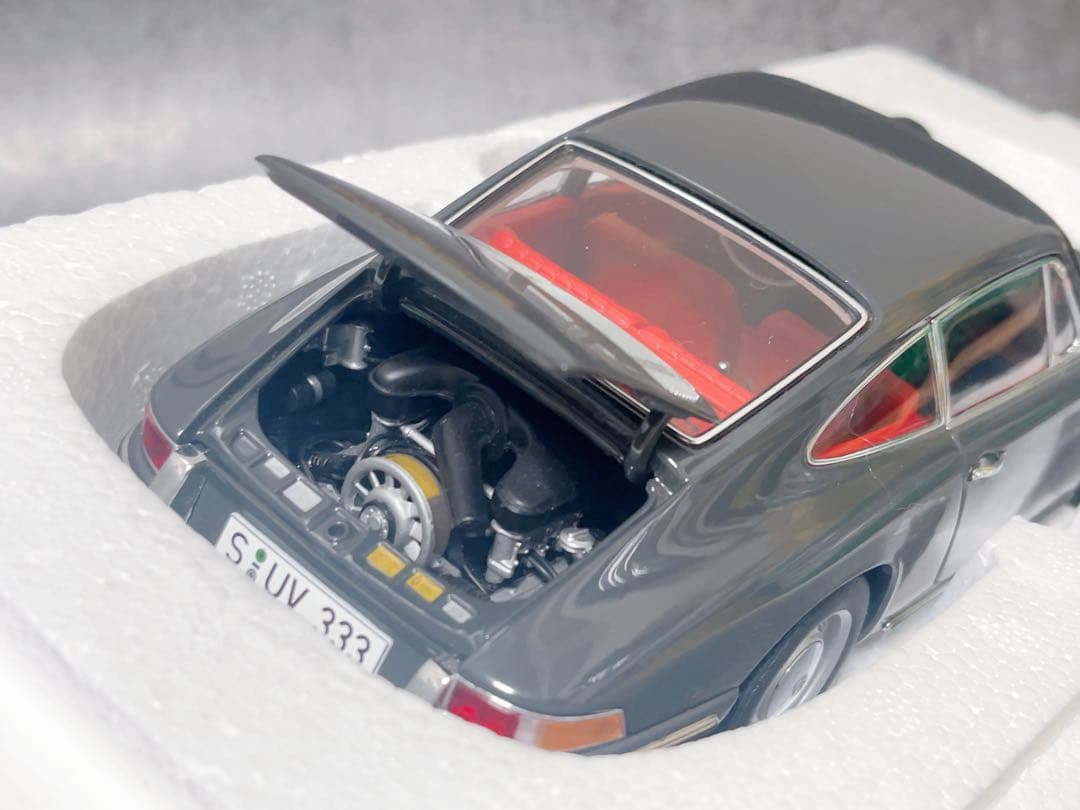 ポルシェミュージアム特注 1/18ポルシェ911 1964 スレートグレー