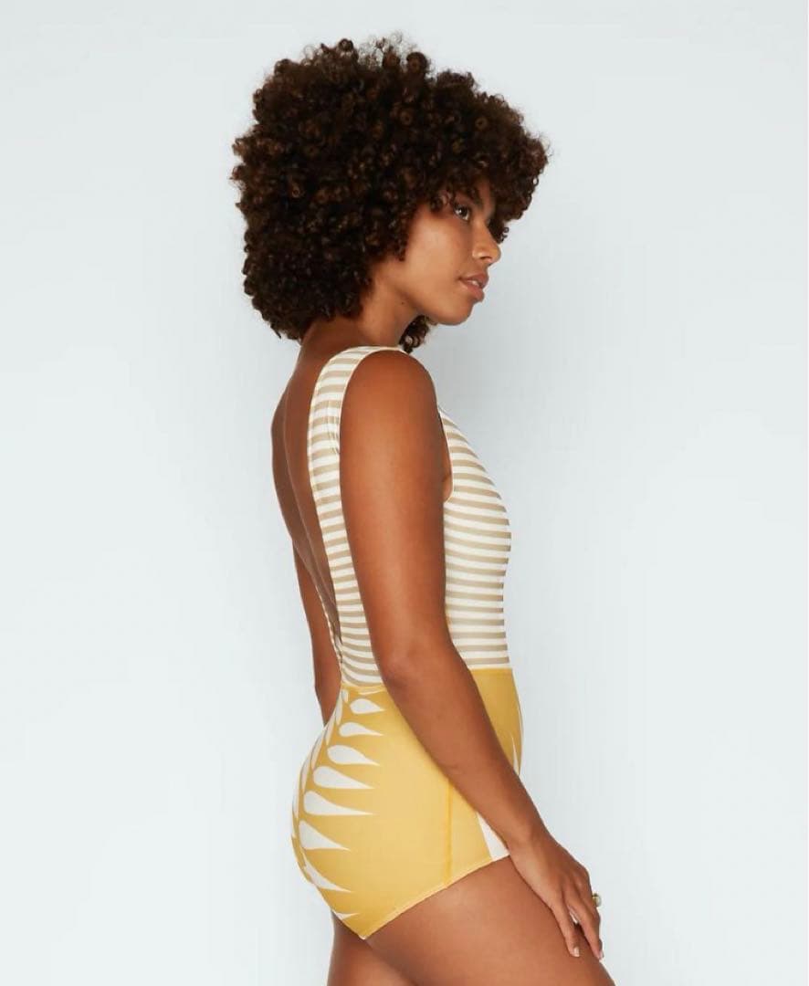 新品タグ付きseea サーフスーツワンピース水着スイムスーツサーフィン