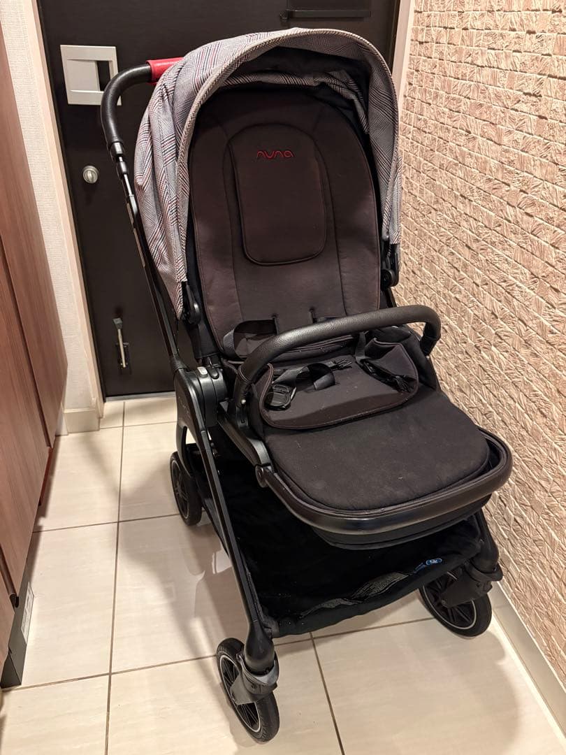 さらに値下中】NUNA trivベビーカー (ブラック/チェック柄) - メルカリ