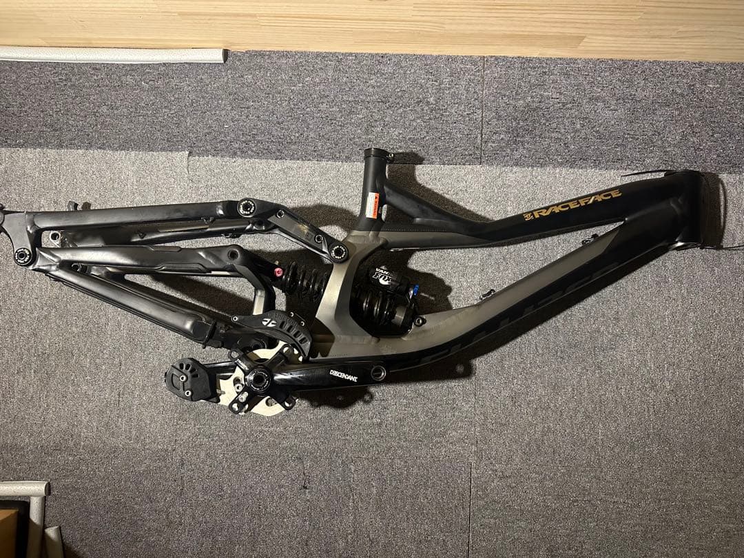 スペシャライズド　DEMO 2025 Specialized Demo Race Bike - Reviews, Comparisons, Specs